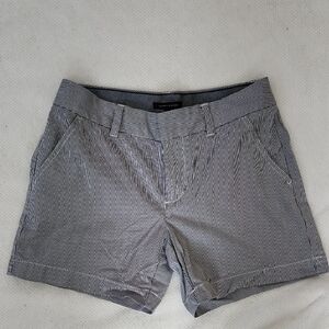 Tommy Hilfiger Women's Black and White Striped Shorts Vacay Sz 2